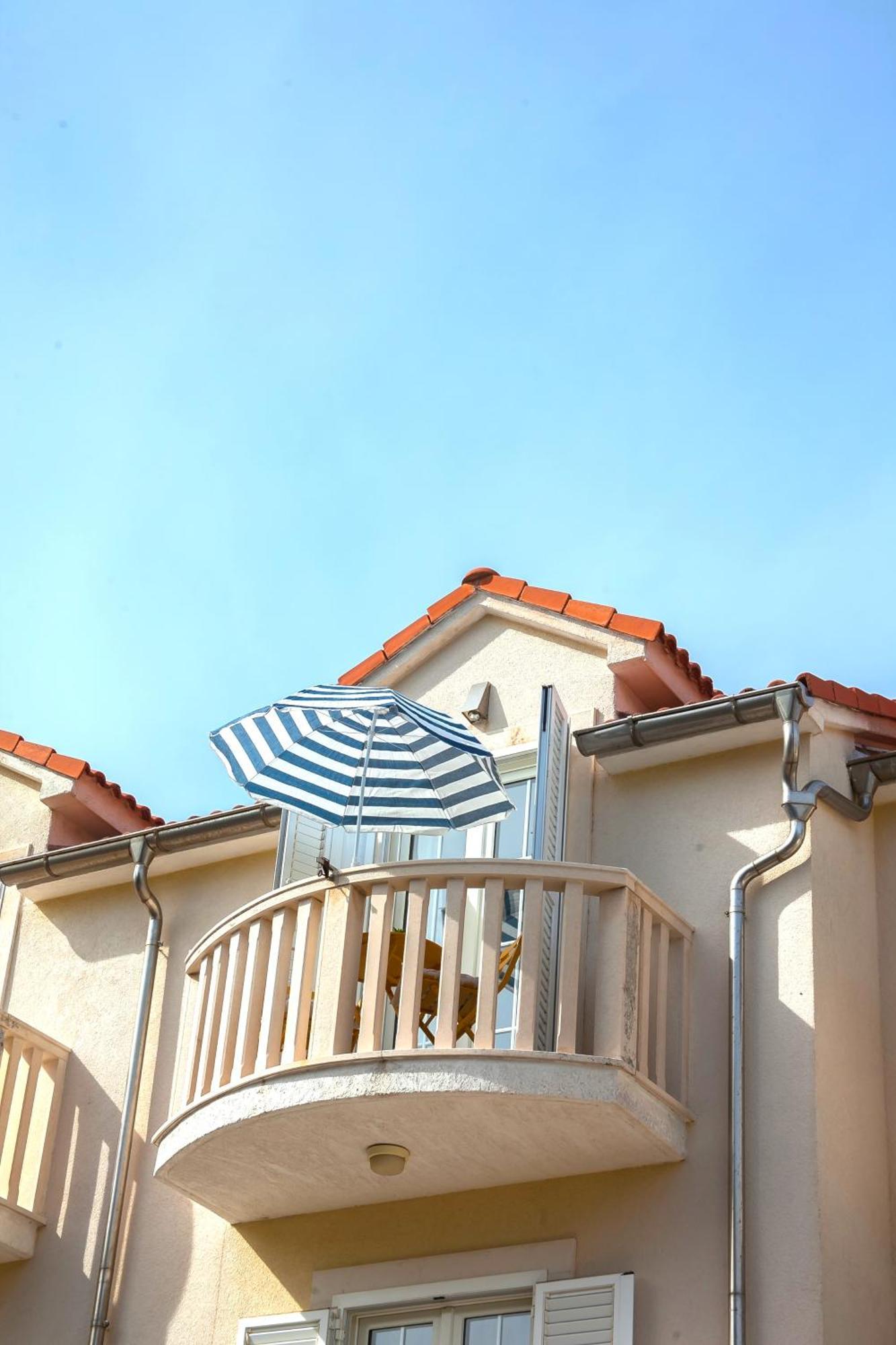 Helvetia Sunny Apartments Bol Exterior foto