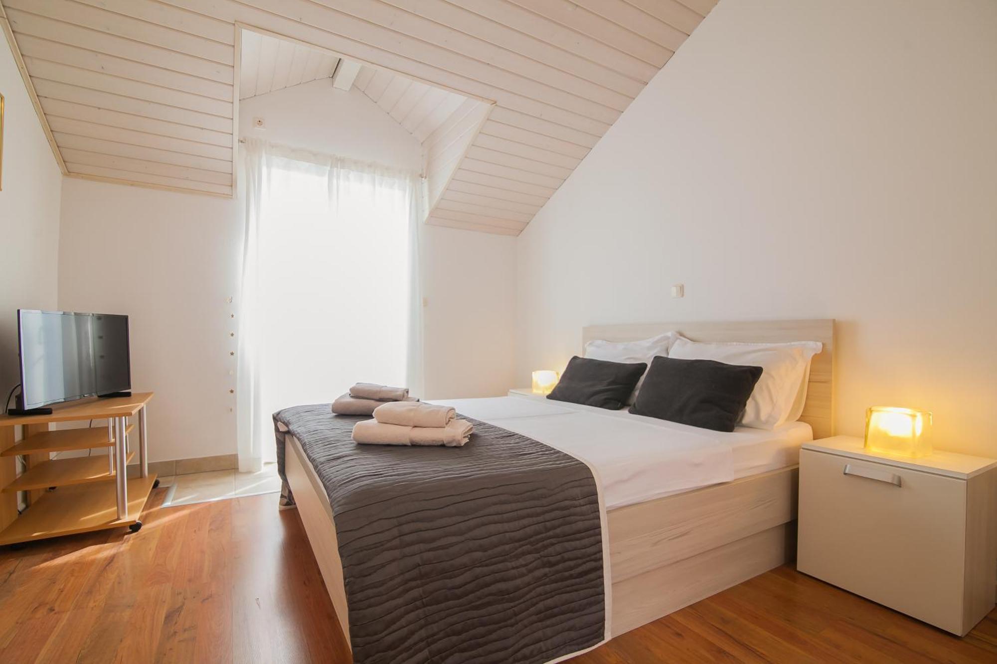 Helvetia Sunny Apartments Bol Exterior foto