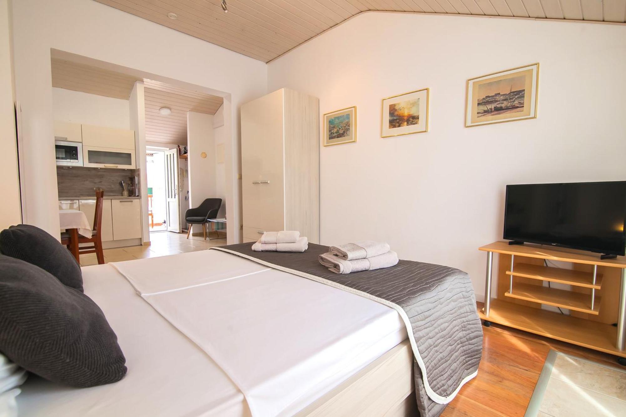 Helvetia Sunny Apartments Bol Exterior foto