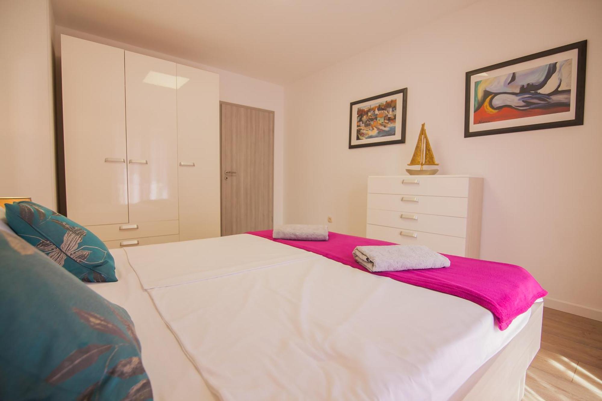 Helvetia Sunny Apartments Bol Exterior foto