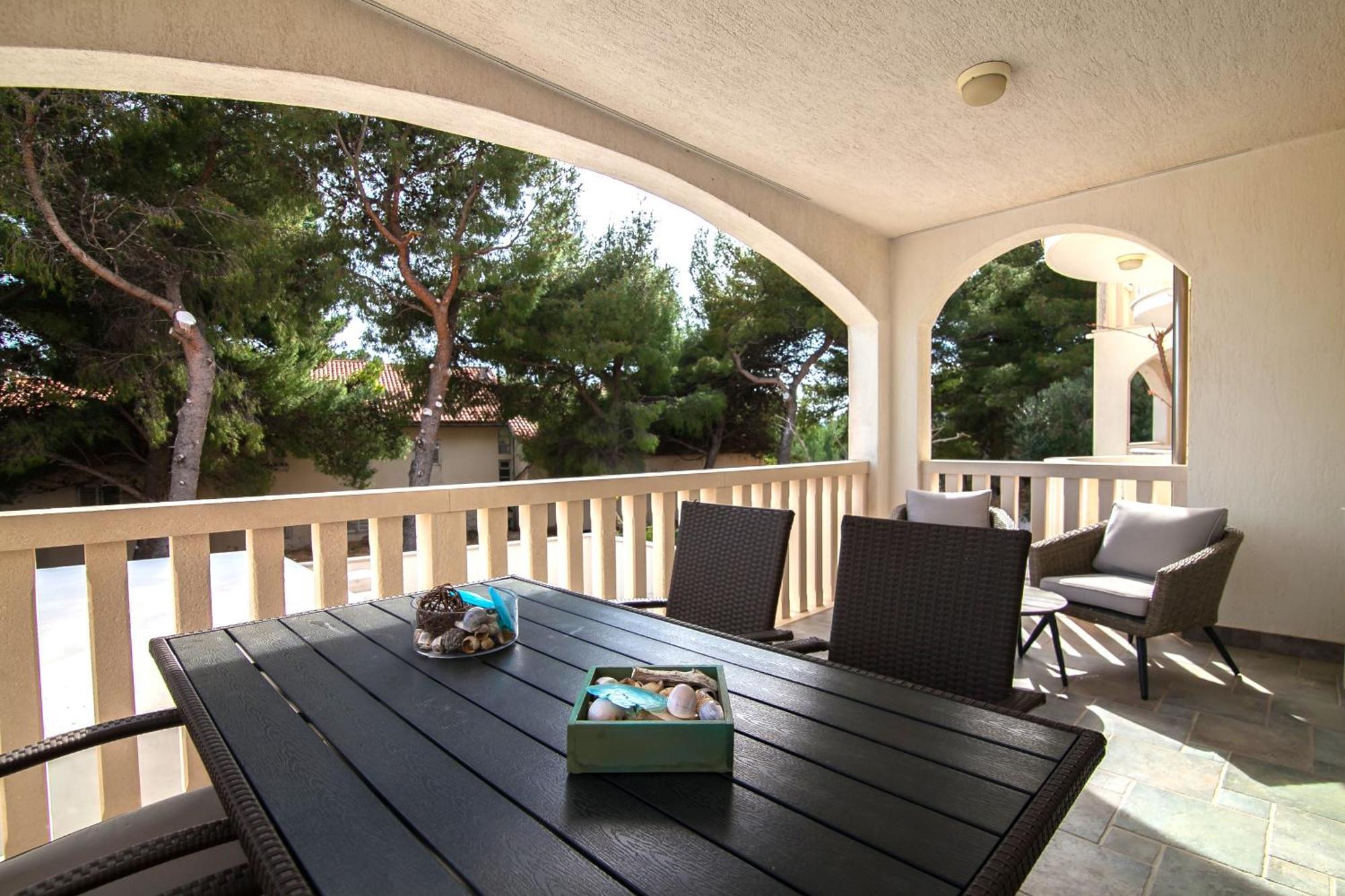 Helvetia Sunny Apartments Bol Exterior foto