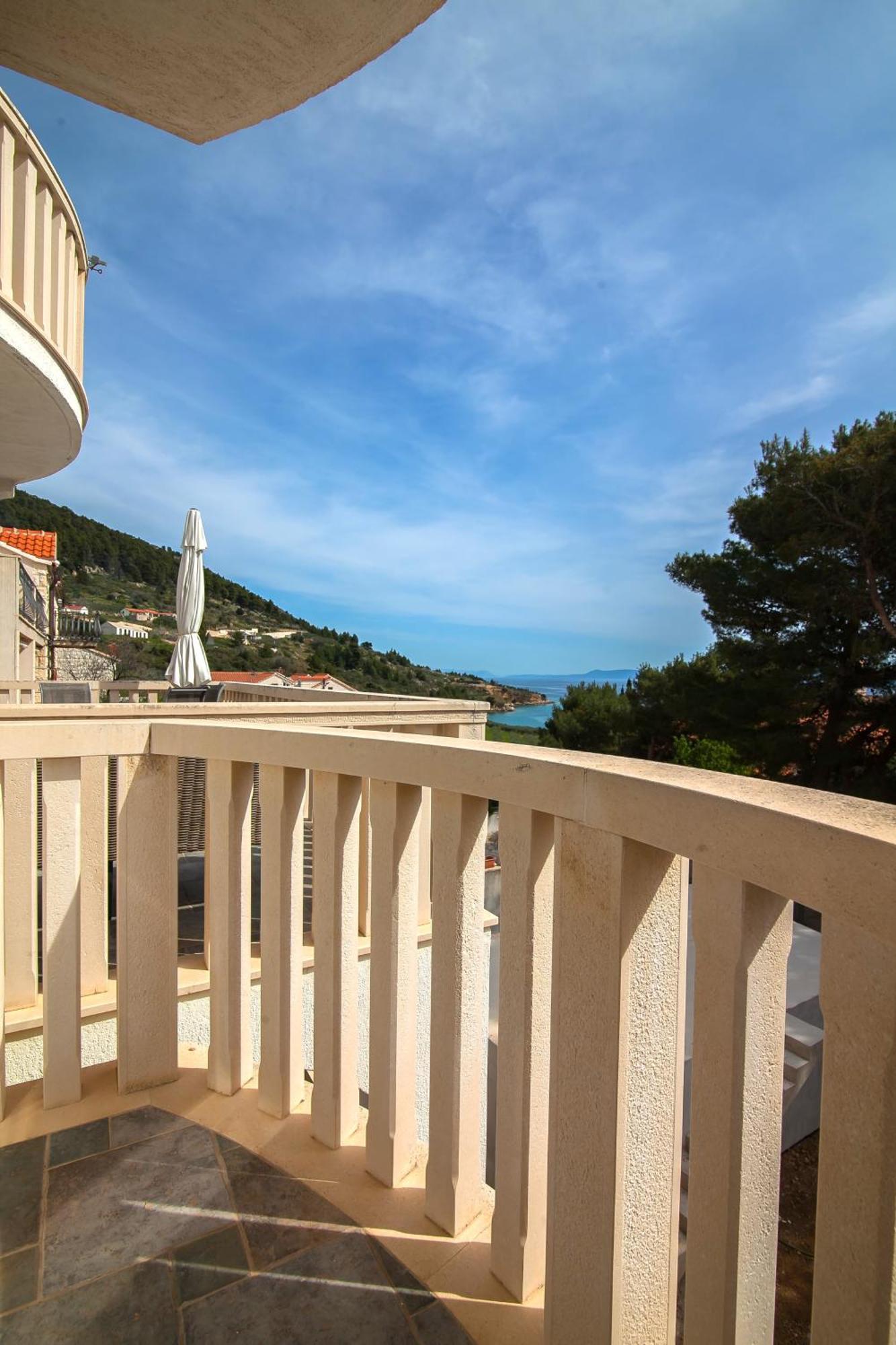 Helvetia Sunny Apartments Bol Exterior foto
