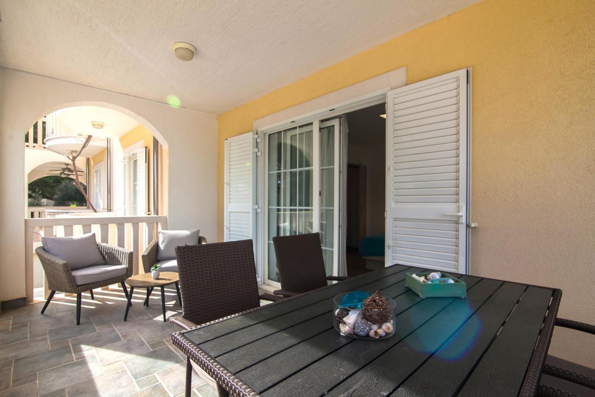 Helvetia Sunny Apartments Bol Exterior foto